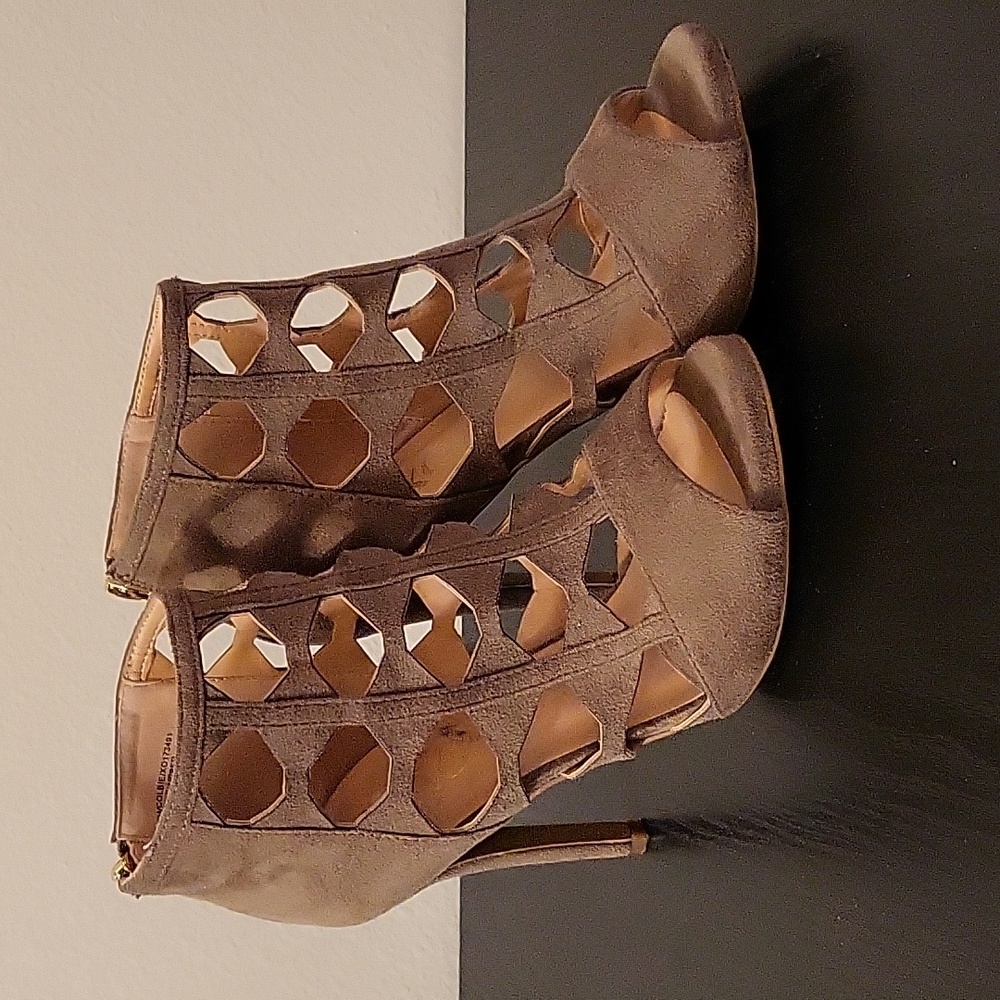XOXO Women's Colbie Peep Toe Platform Pumps size 7
